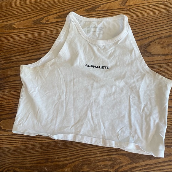 Alphalete crop tank - Picture 2 of 6